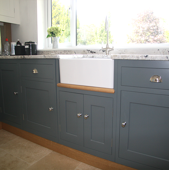 This striking Classy Reflection Kitchen is achieved with two complimenting Farrow & Ball colours with distinctive oak accents and mirror splashback.