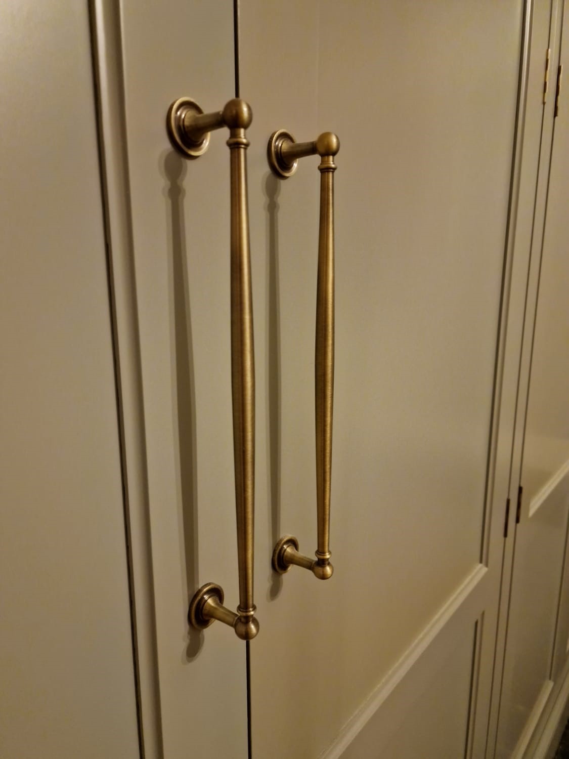 Stylish Handles: The Key to Modern Kitchen Ironmongery. Kitchen Handles, Handmade Kitchens. Suffolk