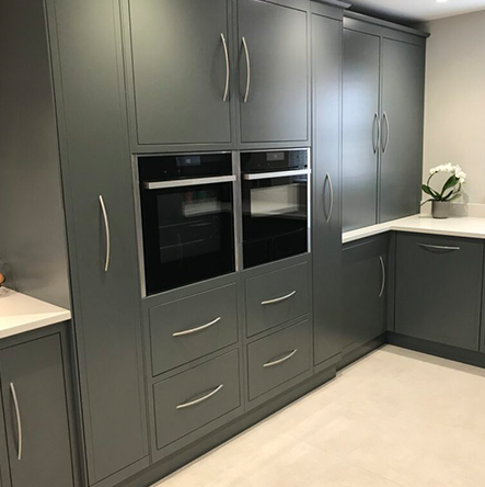 Simple & Sleek Contemporary Kitchen. Knights Country Kitchens handmade kitchens