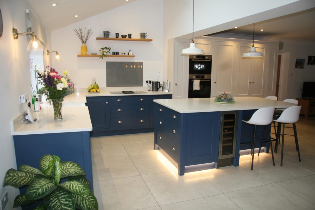 Eye-Level Ovens & Separate Hobs vs Range Cookers and AGAs